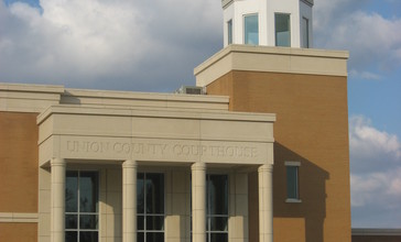 Union_County_Courthouse_in_Jonesboro.jpg
