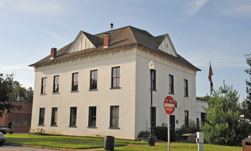 OLD_MCDONALD_COUNTY_COURTHOUSE__PINEVILLE__MO.jpg
