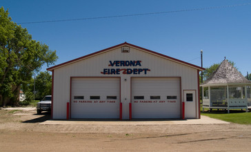 Fire_department_in_Verona__North_Dakota_6-12-2008.jpg