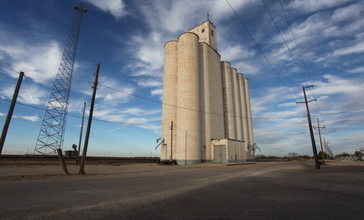 Roscoe_Texas_grain_elevator_2011.jpg