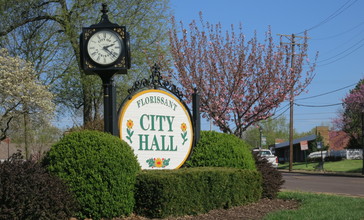 Florissant_City_Hall__8681562255_.jpg