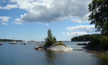 Tidal_Island_in_Rockport_Harbor__Rockport_Maine.JPG