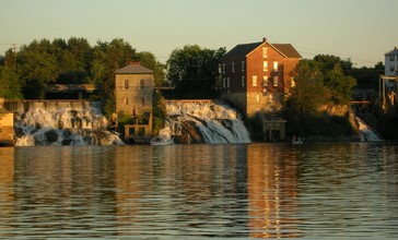 August_2005_view_of_falls_on_Otter_Creek_from_Vergennes_town_dock.jpg