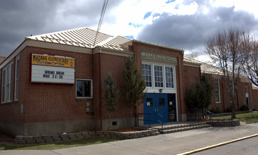 Madras_Elementary_School_-_Madras_Oregon.jpg