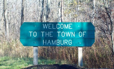 Hamburg_NY_Welcome_sign_Nov_10.JPG