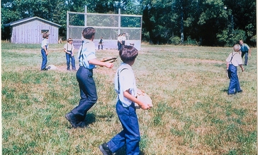 Amish_children_playing_baseball__Lyndonville_NY.jpg