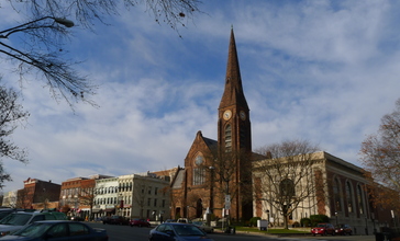 First_Church__Main_Street__Northampton__2011.jpg