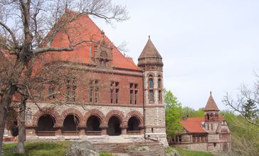 Oakes_Ames_Memorial_Hall_and_Ames_Free_Library__North_Easton__MA_.JPG