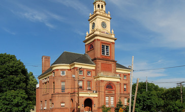 Cumberland_Town_Hall_RI.jpg