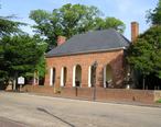 Smithfield_colonial_courthouse.JPG