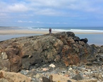 Main_rock_formation_overlooking_Ogunquit_Beach_from_the_Marginal_Way_IMG_8974_FRD.jpg