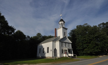 Union_Church__also_used_as_town_hall__Durham__Maine.jpg