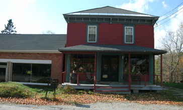 House_in_Pownal_Center__Vermont.jpg