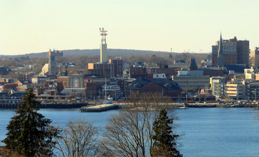 New_London_skyline_from_Fort_Griswold__December_2017.jpg