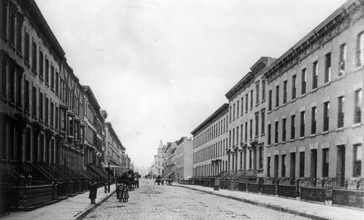 Upper_Bloomfield_Street_between_9th___10th_Street__Hoboken__New_Jersey__1900_.jpg