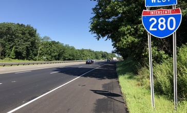 2018-07-18_09_47_52_View_west_along_Interstate_280__Essex_Freeway__between_Exit_5A_and_Exit_4B_in_Roseland__Essex_County__New_Jersey.jpg