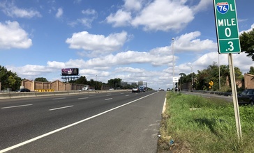2018-10-03_12_16_14_View_west_along_Interstate_76__North-South_Freeway__at_Interstate_295__Camden_Freeway__in_Mount_Ephraim__Camden_County__New_Jersey.jpg