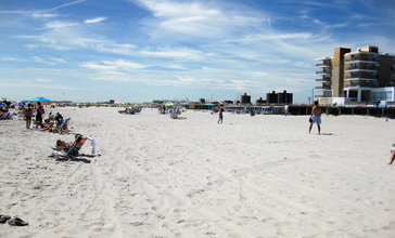 Atlantic_Beach_New_York_beach_view.jpg