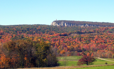 Mohonk_Mountain_house_Skytop_Tower_skyline.jpg