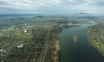 Kennewick-ColumbiaRiverAerial__31695765421_.jpg