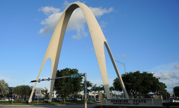 Miami_Gardens_FL_Sunshine_State_Arch_01.JPG