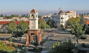 Downtown_santa_cruz__cropped__cropped_.jpg