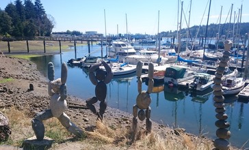 Stone_Sculptures_at_Winslow_Wharf_Marina.jpg