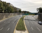 2018-10-25_13_51_18_View_west_along_Interstate_66__Potomac_River_Freeway__from_the_overpass_for_Triangle_Park-Virginia_Avenue-New_Hampshire_Avenue-25th_Street_in_Washington__D.C..jpg