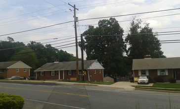 Houses_in_Oxon_Hill.jpg