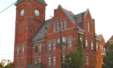 Carbondale_PA_B_Hall___courthouse_front.JPG