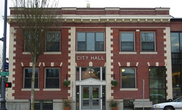Newberg_Oregon_city_hall.JPG
