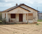Fort_McDowell_Yavapai_Nation-Abandoned_house.jpg