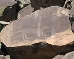 Red_Dot_Trail_Petroglyph_with_big_paws.jpg