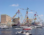 Gasparilla_Pirate_Fest_2003_-_Pirate_Flagship_Invading_Tampa.jpg