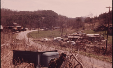 Abandoned_cars_wilder_tennessee_1974.jpg