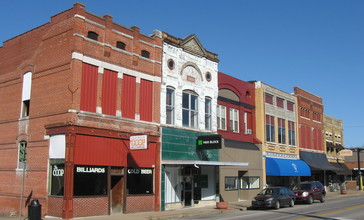 Main_Street_in_the_Morganfield_Commercial_District.jpg