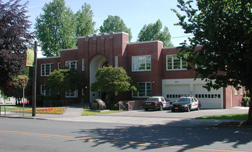 Milwaukie_city_hall.jpg