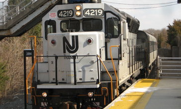 NJ_Transit_EMD_GP40PH-2B_4219.jpg