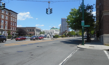 SW_End_US_1_Split__New_Rochelle__NY.jpg