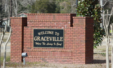 Welcome_To_Graceville_Sign.JPG