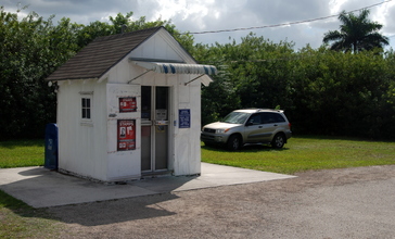 Smallest_post_office__Ochopee__Florida_-_panoramio.jpg