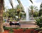 Fountain_Walk_in_Downtown_Winter_Haven__Florida.jpg
