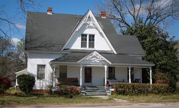 Coffeeville_Alabama_Victorian_House.jpg