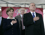 George_W._Bush__Newport_News__Oct2006.jpg