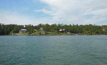 Homes_on_lake.JPG