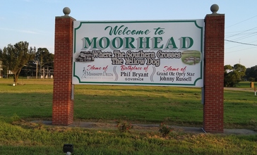 Welcome_To_Moorhead_sign.jpg