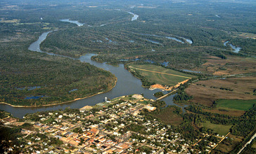 Demopolis_Alabama_with_river_confluence.jpg