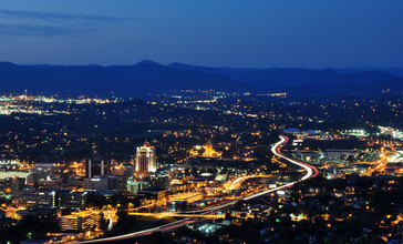 Roanoke_City__Virginia__from_Mill_Mountain_Star_at_Dusk.jpg