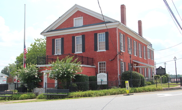 Old_Dawson_County_Courthouse.JPG