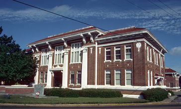 Walthall_County_Mississippi_Courthouse.jpg